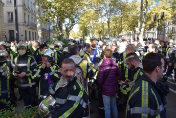 Manifestation soutien pompiers Nimes 23-10-2017 Jean Pierre Fuster Beaucaire (14)