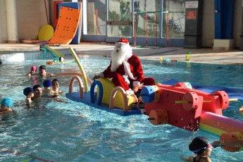 Père Noël à la piscine Beaucaire 1