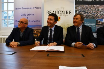 Signature de la convention pour la crèche Beaucaire Julien Sanchez (11)