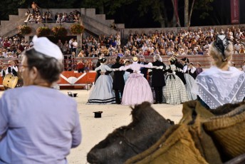 Beaucaire defile fetes de la madeleine 2018 (56)
