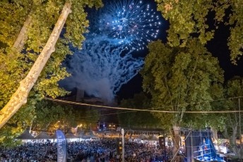 Salon taurin soir 5 + feu d artifice beaucaire - julien sanchez (46)