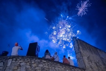 Salon taurin soir 5 + feu d artifice beaucaire - julien sanchez (52)