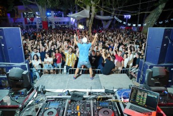 Salon taurin soir 5 + feu d artifice beaucaire - julien sanchez (63)