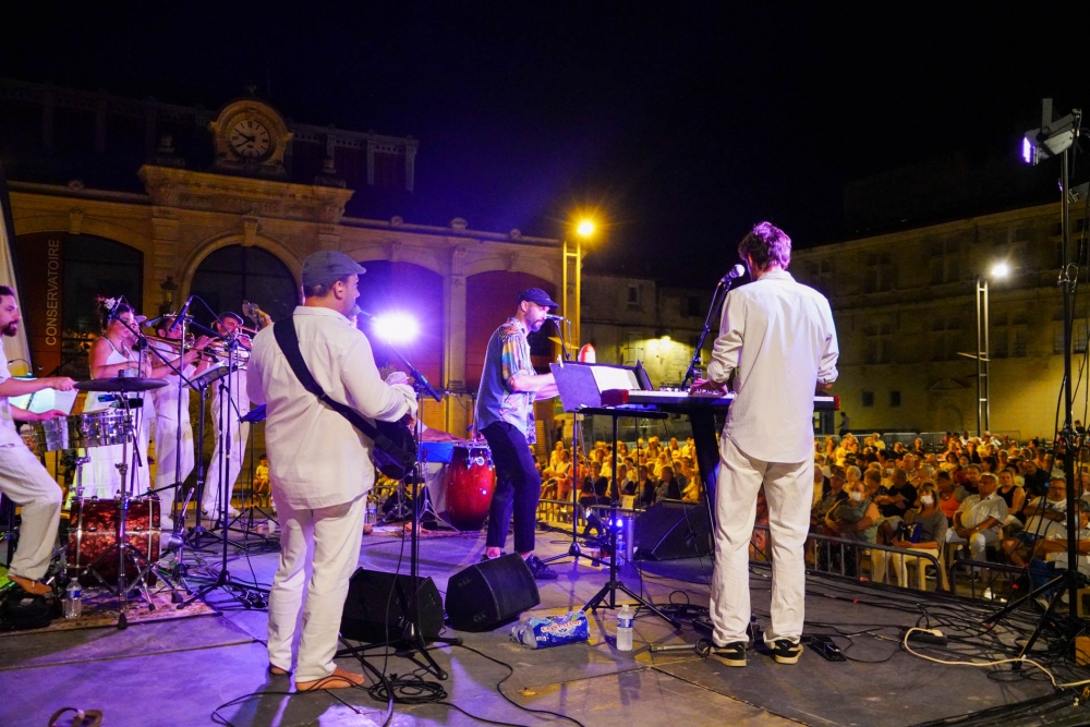 Ambiance salsa afro-cubaine sur la place de l’Hôtel de Ville !