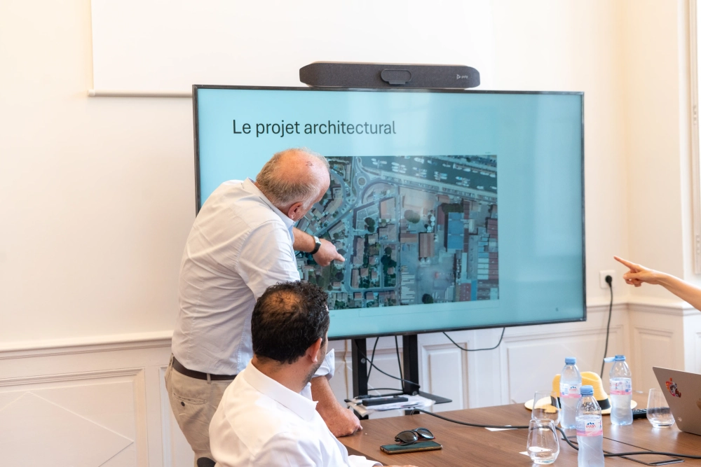 Réunion de suivi et visite de chantier pour le futur hôtel 3 étoiles à Beaucaire