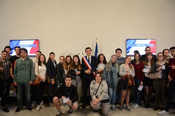 Beaucaire : Traditionnelle remise des cartes d’électeurs aux jeunes de 18 ans par le Maire