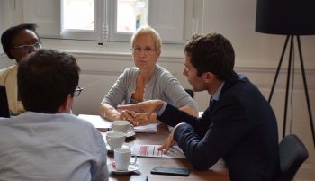 Centre des Congrès de Beaucaire : Le Maire au travail avec l’équipe de programmistes