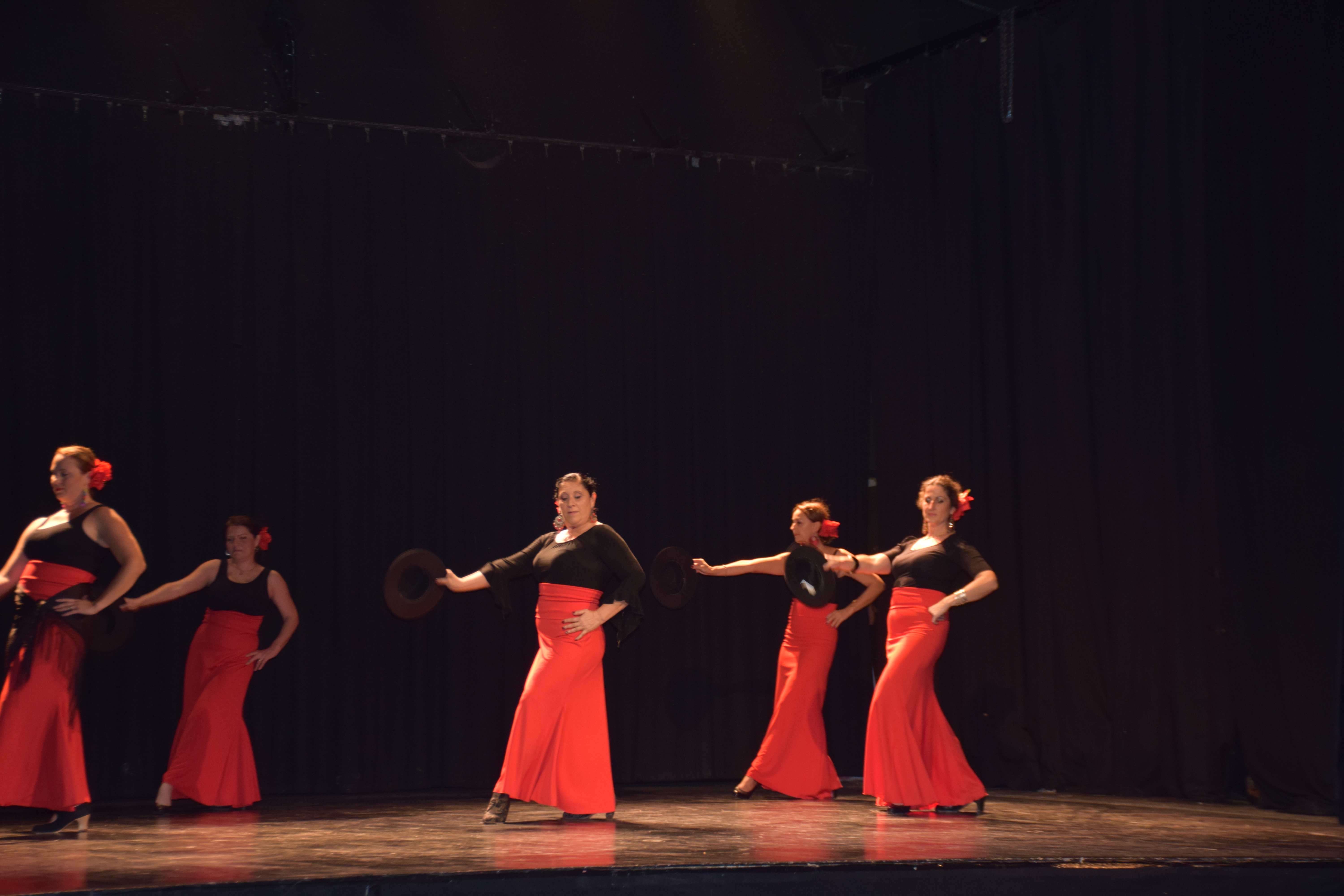 Soiree Exceptionnelle Pour Les 50 Ans De L Ecole De Danse De Maryse Raffi Le Site Officiel De La Ville De Beaucaire