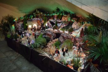 Julien Sanchez a inauguré la Crèche Provençale de Noël de l’Hôtel de Ville !