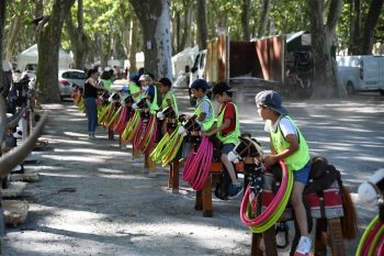 Les enfants des centres aérés initiés à la voltige et au rodéo