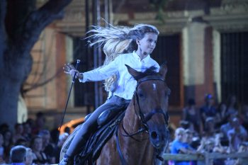 Immense succès pour le nouveau spectacle équestre place de l’Hôtel de Ville !