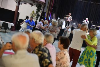 Séniors : Conviviale soirée dansante au Casino Municipal de Beaucaire