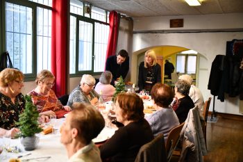 Convivialité pour le repas de Noël du club « Bel Automne »