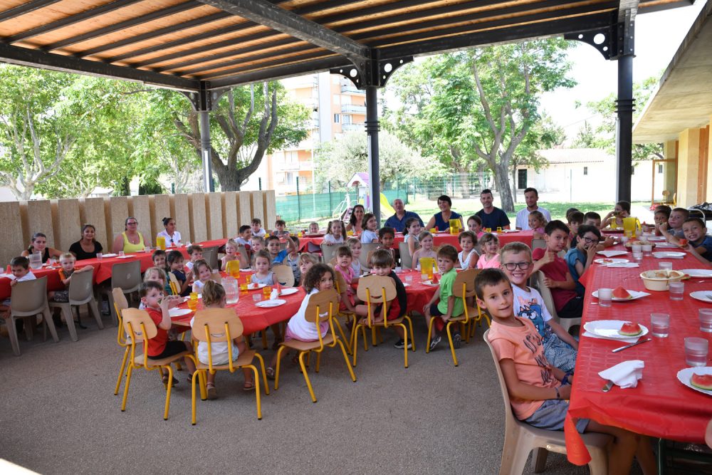 Centres aérés : Un repas convivial pour marquer le début des vacances