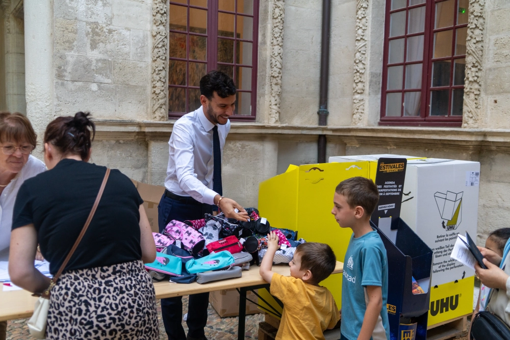 Distribution de kits scolaires : la Mairie de Beaucaire solidaire des familles