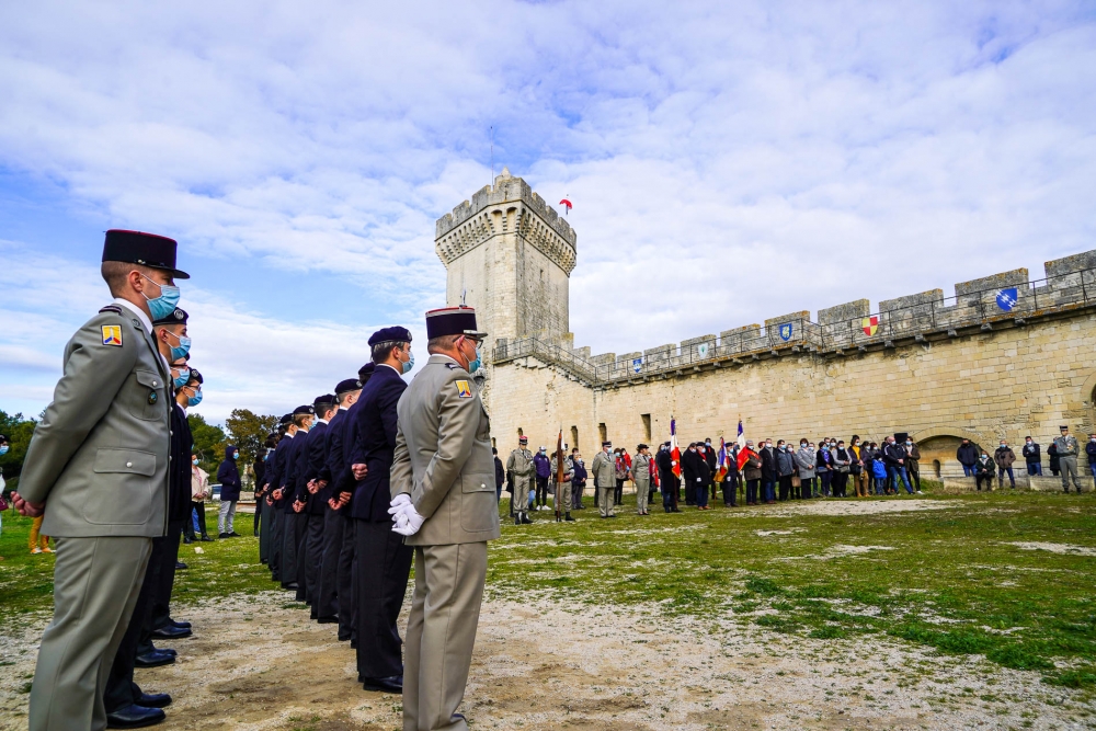 Cérémonie de remise des coiffes et du fanion à la section des cadets de la défense du Gard