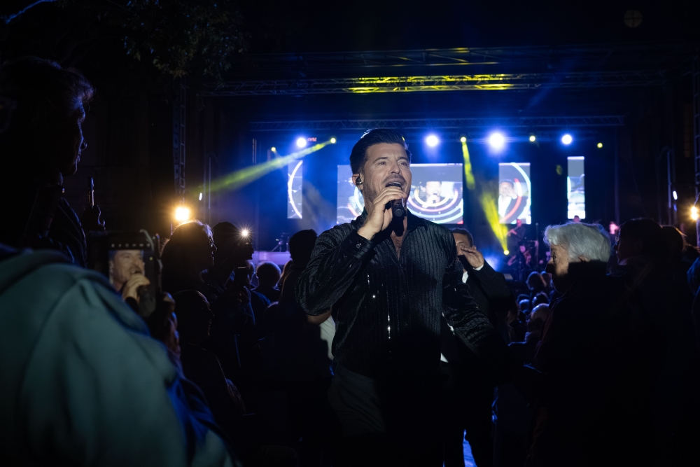 Beaucaire clôture en apothéose ses Vendredis de Beaucaire avec le ténor Vincent Niclo ! 🎉🎤