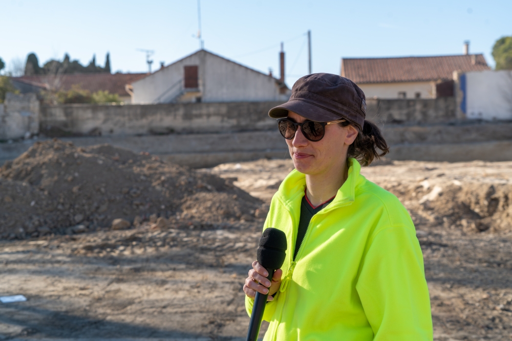 Fouilles archéologiques du futur quartier Sud Canal de Beaucaire : Faisons le point en vidéo avec Charlotte Carrato, responsable d’opération pour Mosaïques Archéologie.