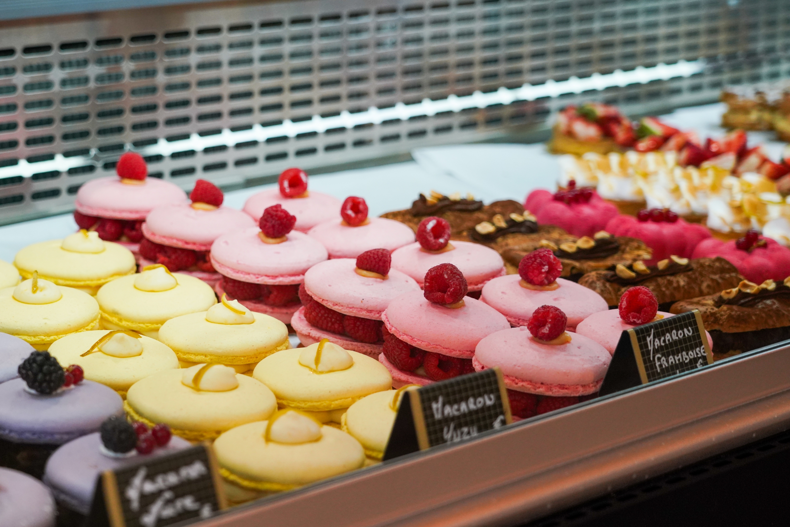 Encore Un Nouveau Commerce A Beaucaire La Patisserie Debo Le Site Officiel De La Ville De Beaucaire